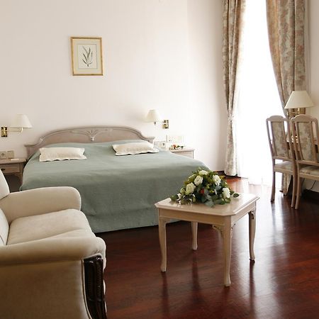 Hotel Mozart Opatija Bagian luar foto