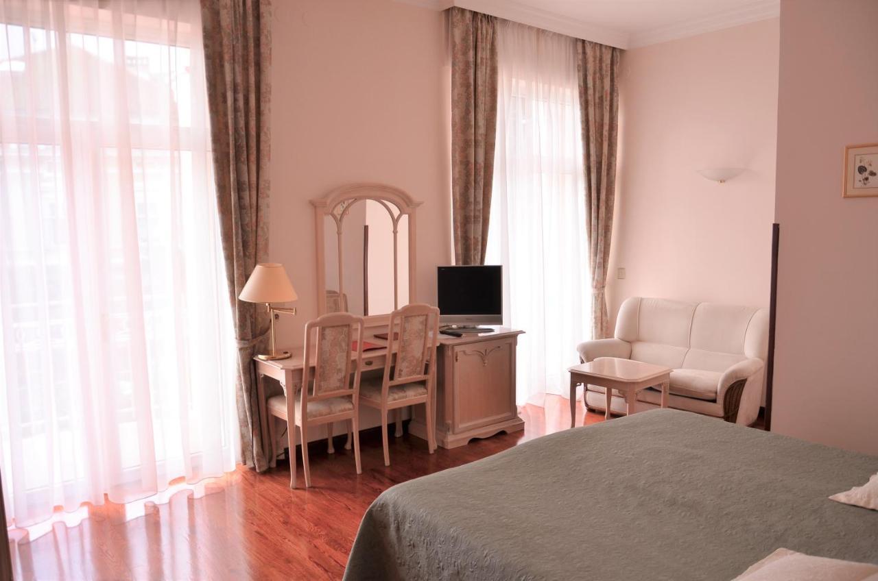 Hotel Mozart Opatija Bagian luar foto