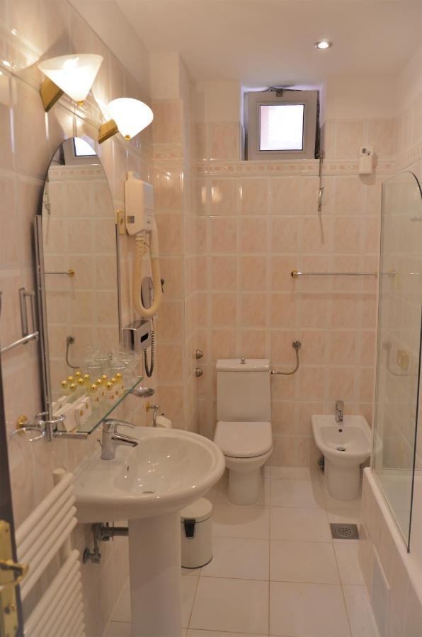 Hotel Mozart Opatija Bagian luar foto