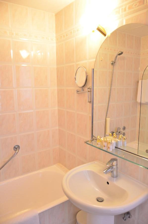 Hotel Mozart Opatija Bagian luar foto
