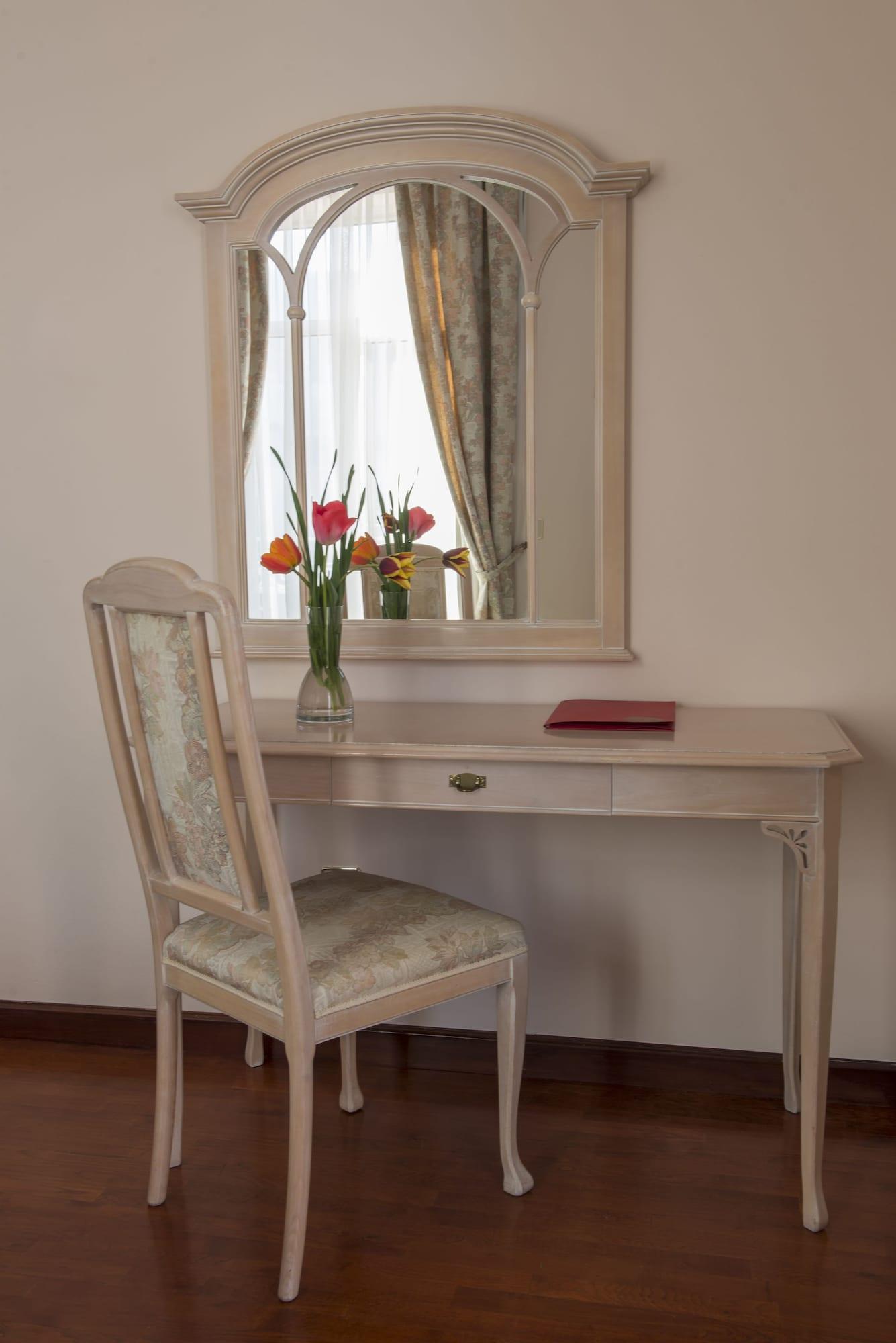 Hotel Mozart Opatija Bagian luar foto