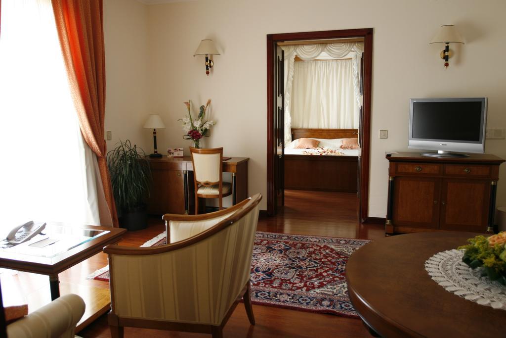 Hotel Mozart Opatija Bagian luar foto