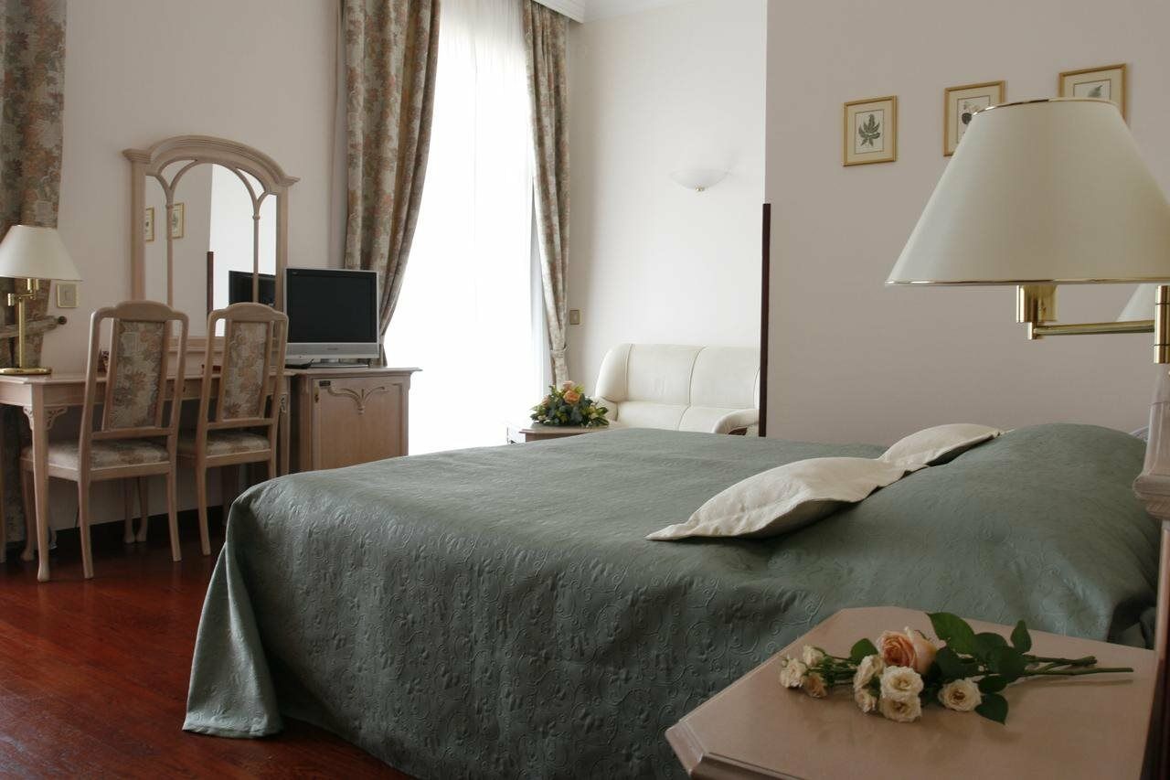 Hotel Mozart Opatija Bagian luar foto